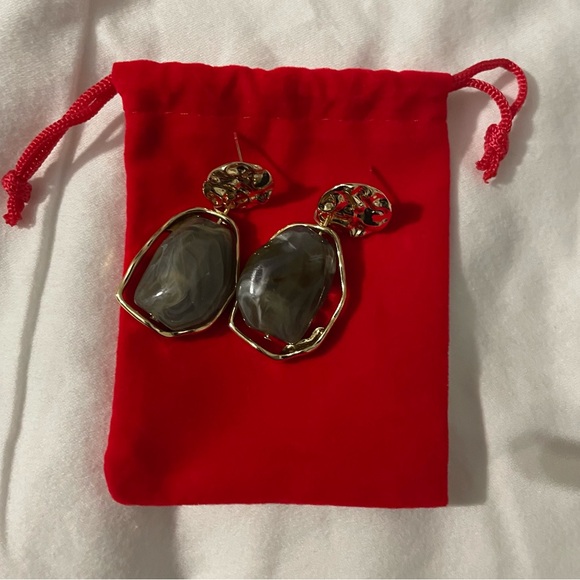 Elegant Gold and Gray Dangle Earrings - Picture 2 of 5